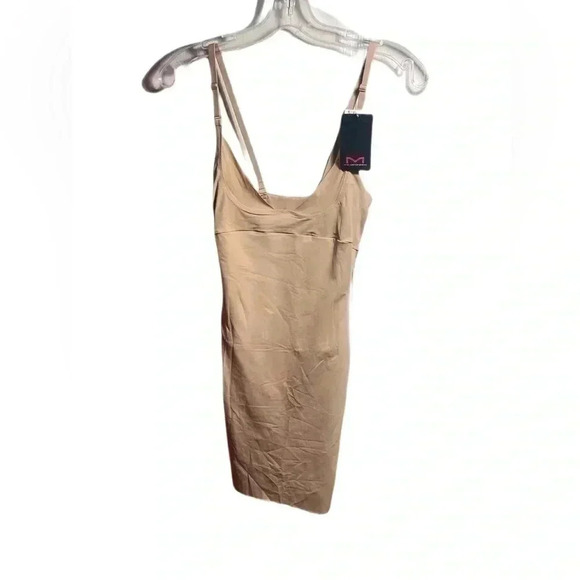 NWT Maidenform nude lightweight firm control slimming smoothing shapewear S - Picture 2 of 3